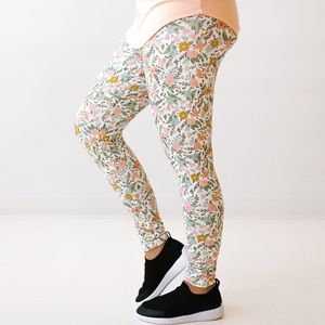 Little & Lively Kindred Clothing Women’s Picnic Floral Leggings Size M